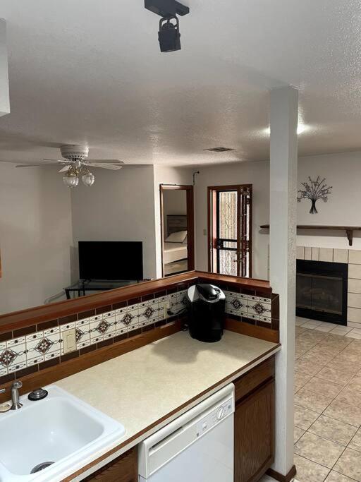 Townhouse, Two Car Garage, Fireplace Back Yard Las Cruces Luaran gambar