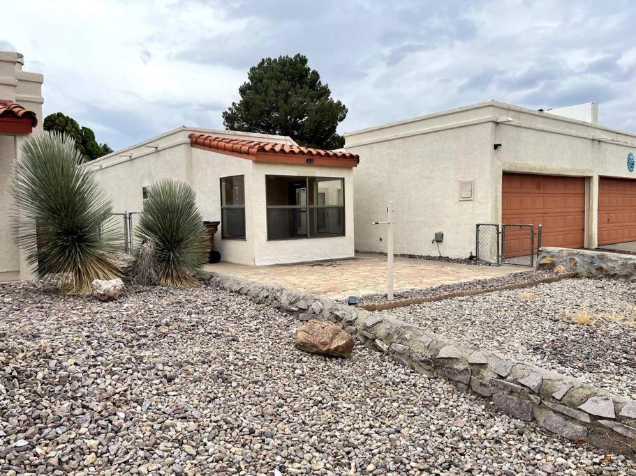 Townhouse, Two Car Garage, Fireplace Back Yard Las Cruces Luaran gambar